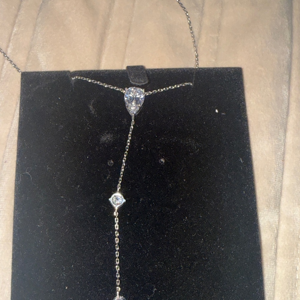 Anna Zuckerman Luxury Gold Necklace - Picture 5 of 5